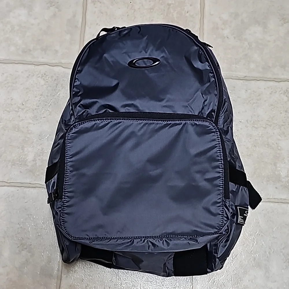 OAKLEY Packable Backpack 🎒 Perfect For Travel! NEW